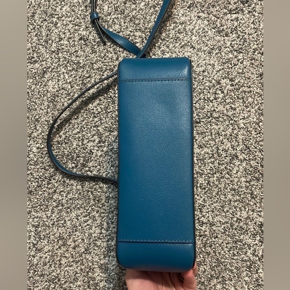 Like new Blue Kate Spade adel medium top zip crossbody - Picture 4 of 5